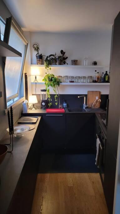 Lovely Artist Appartment Париж Экстерьер фото